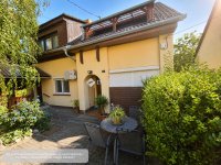 Eladó családi ház, Pécsett 129.9 M Ft, 9 szobás