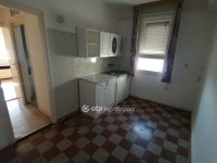 Eladó téglalakás, Kiskőrösön 35 M Ft, 2 szobás