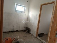 Eladó családi ház, Kiszomboron 29.99 M Ft, 2 szobás