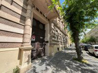 Eladó téglalakás, Szombathelyen 32 M Ft, 6 szobás
