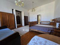 Eladó családi ház, Tabdin 95 M Ft, 45 szobás