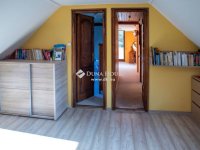 Eladó családi ház, Telkin 159.9 M Ft, 8 szobás