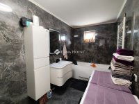 Eladó családi ház, Vecsésen 73.5 M Ft, 7 szobás