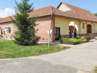 Eladó üzlethelyiség, Kétegyházán, Fő téren 75 M Ft, 4 szobás