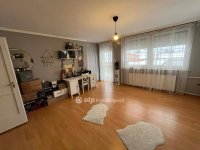 Eladó családi ház, Szigetszentmiklóson 149.9 M Ft, 6+1 szobás