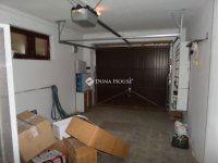 Eladó családi ház, Komlón 80 M Ft, 6 szobás