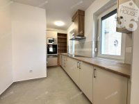 Eladó téglalakás, Kecskeméten 89 M Ft, 5 szobás