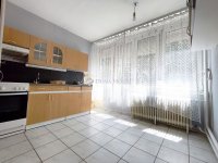 Eladó panellakás, Dombóváron 33 M Ft, 2 szobás