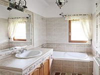 Eladó családi ház, Vácegresen 279.9 M Ft, 6 szobás