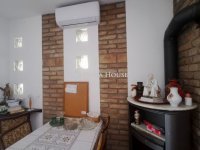 Kiadó családi ház, albérlet, Bólyban, István téren, 2 szobás