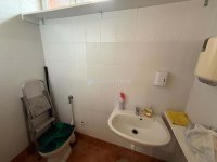 Eladó üzlethelyiség, Kisújszálláson 95 M Ft