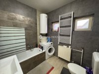 Eladó családi ház, Pécsett 89.9 M Ft, 7 szobás