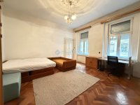 Eladó téglalakás, VI. kerületben 64.9 M Ft, 1 szobás