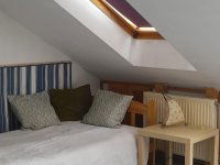 Kiadó családi ház, albérlet, Pécsett, Fenyves soron, 1 szobás