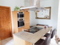 Eladó családi ház, Szegeden 390 M Ft, 8 szobás