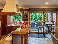 Eladó családi ház, Pécsett 460 M Ft, 8 szobás