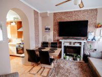 Eladó családi ház, Veszprémben 99 M Ft, 5 szobás