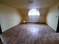 Eladó családi ház, Szigetszentmiklóson 399.9 M Ft, 6 szobás