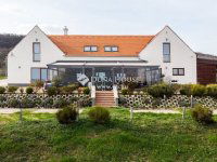 Eladó üzlethelyiség