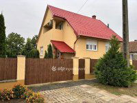 Eladó családi ház, Dombrádon 37.5 M Ft, 3+1 szobás
