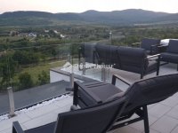 Eladó családi ház, Szentendrén 290 M Ft, 5 szobás