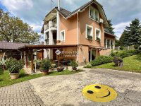 Eladó családi ház, Abaligeten 139 M Ft, 9 szobás