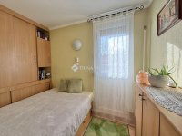 Eladó panellakás, Pécsett 45.9 M Ft, 3 szobás