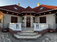 Eladó családi ház, Dunaújvárosban 119.9 M Ft, 7 szobás