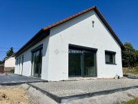 Eladó családi ház, Pécsett 127.9 M Ft, 4 szobás