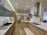 Eladó téglalakás, XIII. kerületben 295 M Ft, 6 szobás