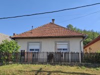 Eladó családi ház, Bényén 51.85 M Ft, 3 szobás
