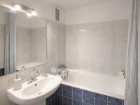 Eladó panellakás, III. kerületben 67 M Ft, 2 szobás