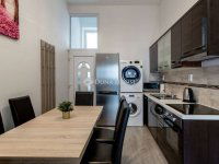 Eladó téglalakás, VI. kerületben 129.9 M Ft, 4+2 szobás