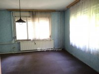 Eladó családi ház, Veszprémben 69.6 M Ft, 5 szobás
