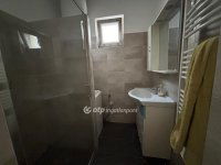 Eladó családi ház, Pápán 48 M Ft, 3 szobás