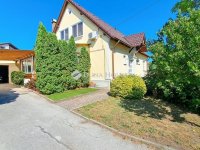 Eladó családi ház, Pétfürdőn 99 M Ft, 6+1 szobás