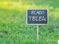 Eladó telek
