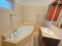 Eladó családi ház, Vecsésen 134.9 M Ft, 5 szobás