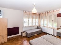 Eladó családi ház, Szombathelyen 95 M Ft, 9 szobás