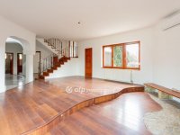 Eladó családi ház, Szigetszentmiklóson 149.9 M Ft, 5+1 szobás