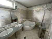 Eladó családi ház, Kecskeméten 198 M Ft, 6 szobás