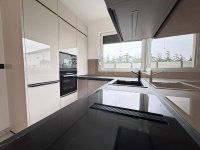 Eladó téglalakás, Velencén 220 M Ft, 5 szobás