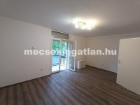 Kiadó téglalakás, albérlet, Pécsett 140 E Ft / hó, 1 szobás