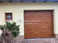 Eladó családi ház, Pécsett 250 M Ft, 9 szobás