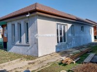 Eladó ikerház, Nagytarcsán 119.9 M Ft, 5 szobás