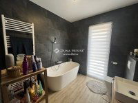 Eladó családi ház, Pécsett 144.5 M Ft, 4 szobás