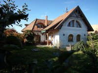 Eladó családi ház, Tinnyén 130 M Ft, 9 szobás