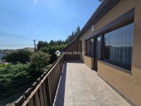 Eladó családi ház, Pécsett 149.9 M Ft, 6 szobás