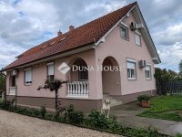Eladó családi ház, Siklóson 89.9 M Ft, 5 szobás