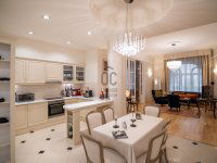 Eladó téglalakás, V. kerületben 220 M Ft, 3 szobás